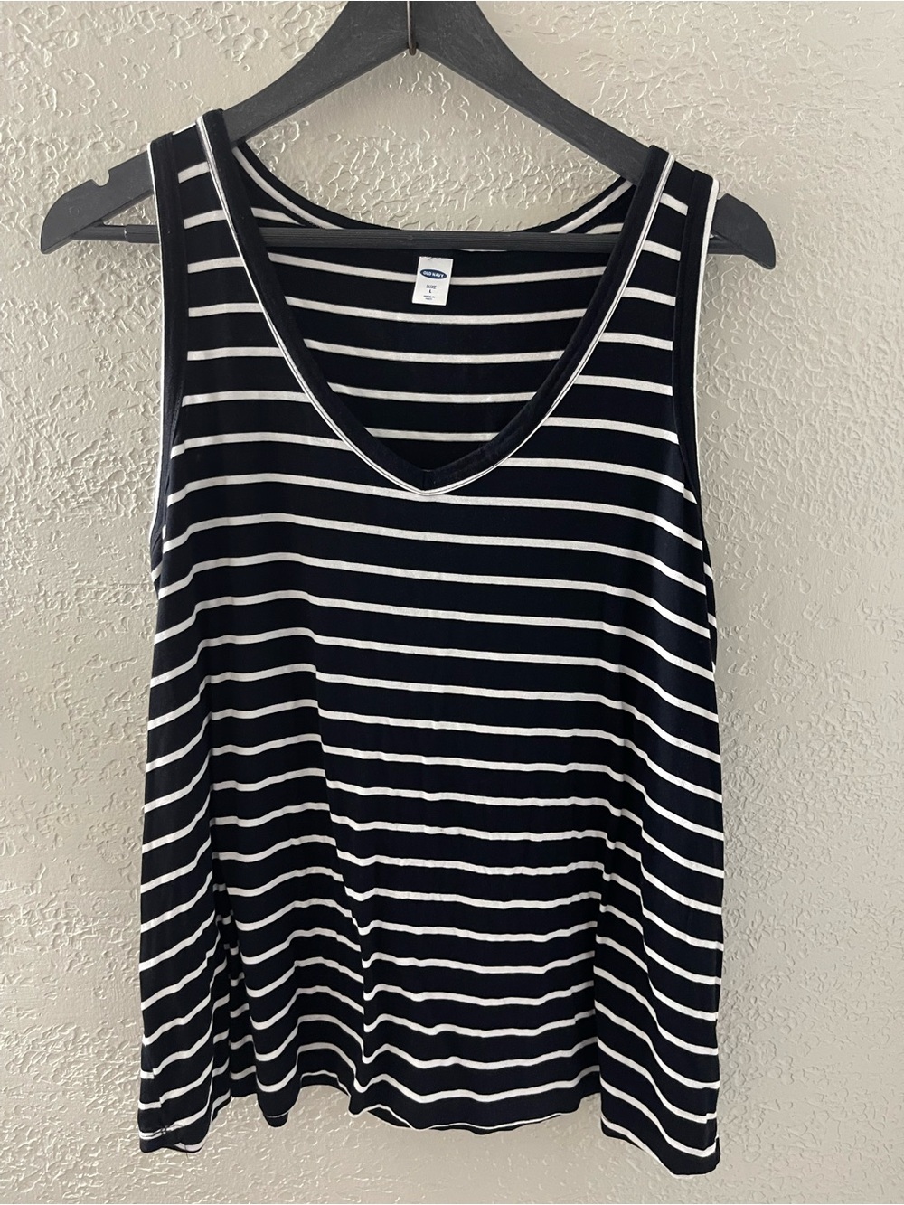 Old Navy‎ Women’s Casual Black & White Striped V-Neck Tank Large